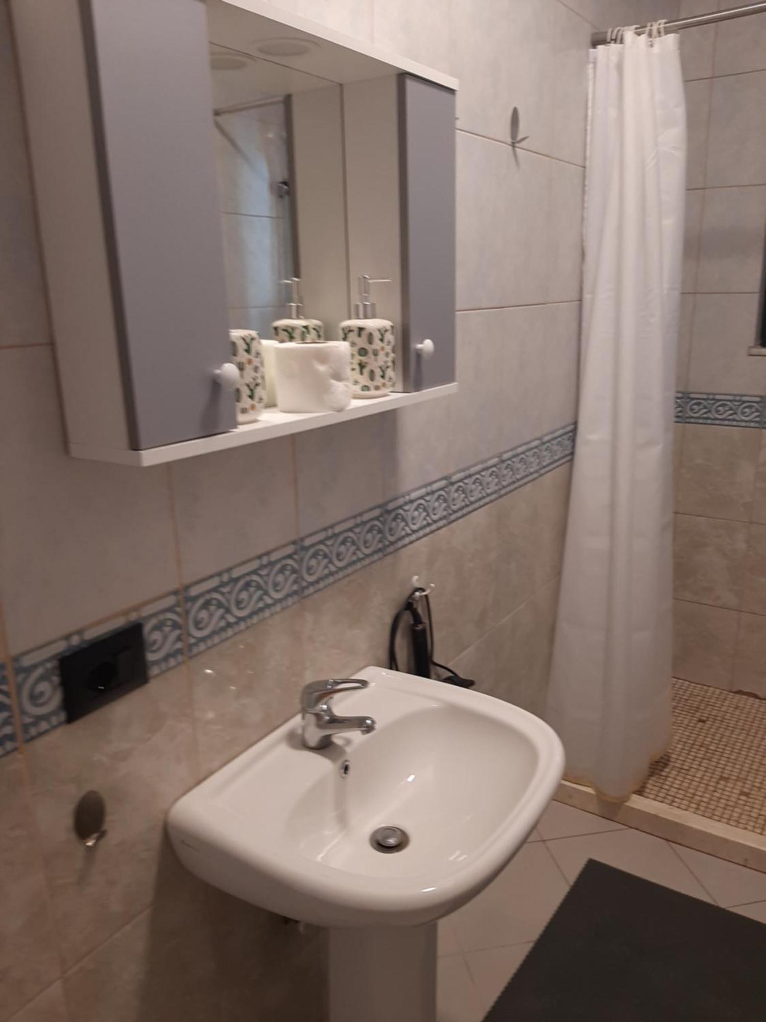 Tropic Apartment Durres Bagian luar foto