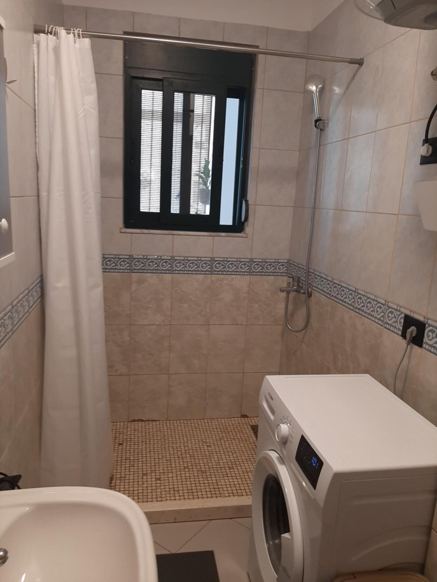 Tropic Apartment Durres Bagian luar foto