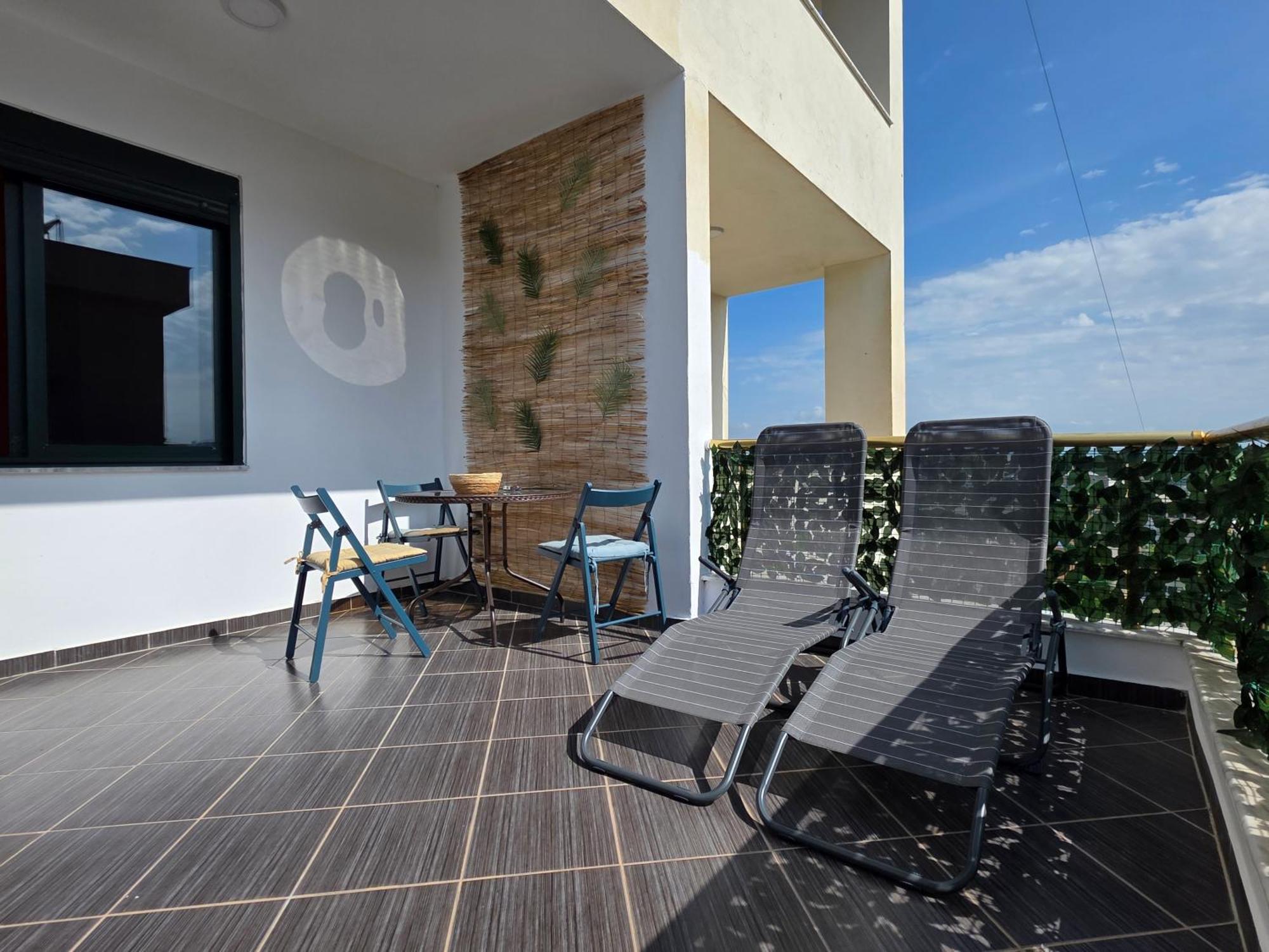 Tropic Apartment Durres Bagian luar foto
